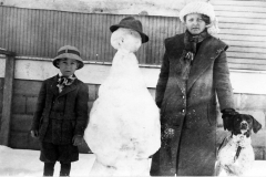 Tulsa children pose with their snowman and dog, 1910