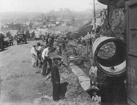 Workers laying the water main from Reservoir Hill into Tulsa, 1924