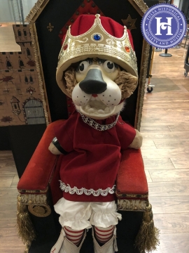 Lionel on his throne